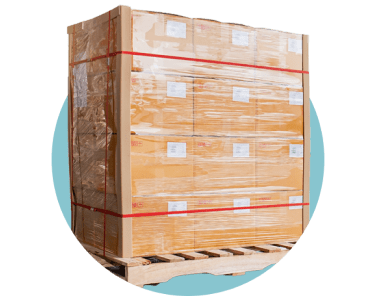 Matériel de stand d'exposition emballé pour l'expédition.